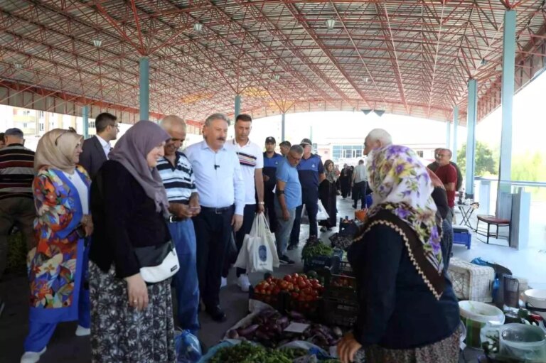 melikgazide-uc-yeni-koy-pazari-kuruldu-fSpQBLNp.jpg