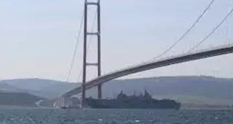 canakkale-bogazinda-malta-bayrakli-gemi-arizalandi-FfjYcqhX.jpg