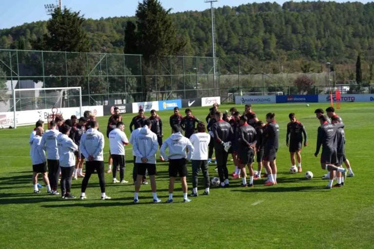 a milli futbol takimi gurcistan maci hazirliklarini tamamladi Bq1uQV3O.jpg