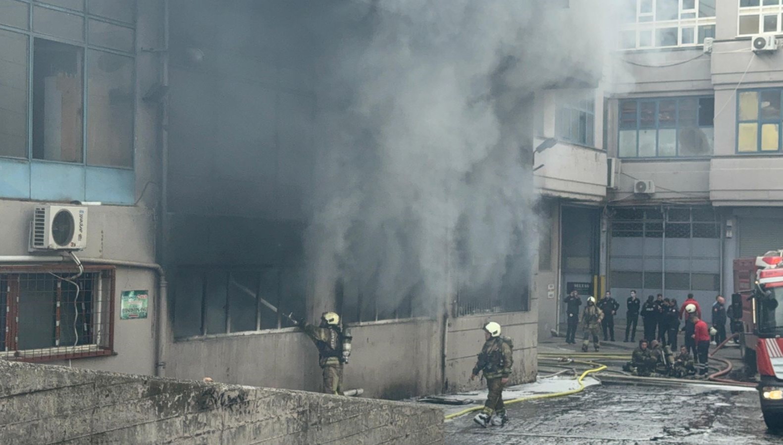 bayrampasada-is-merkezi-yangini-te4FbEBP.jpg