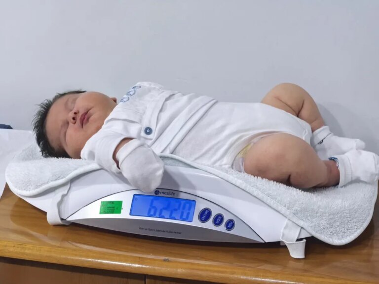 inegolde sezaryenle dunyaya gelen bebek turkiyenin en buyuk bebekleri arasinda CFhOL8eF.jpg