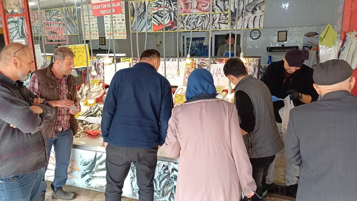 karabukte hamsi fiyati 100 lira NfEdRk8Q.jpg