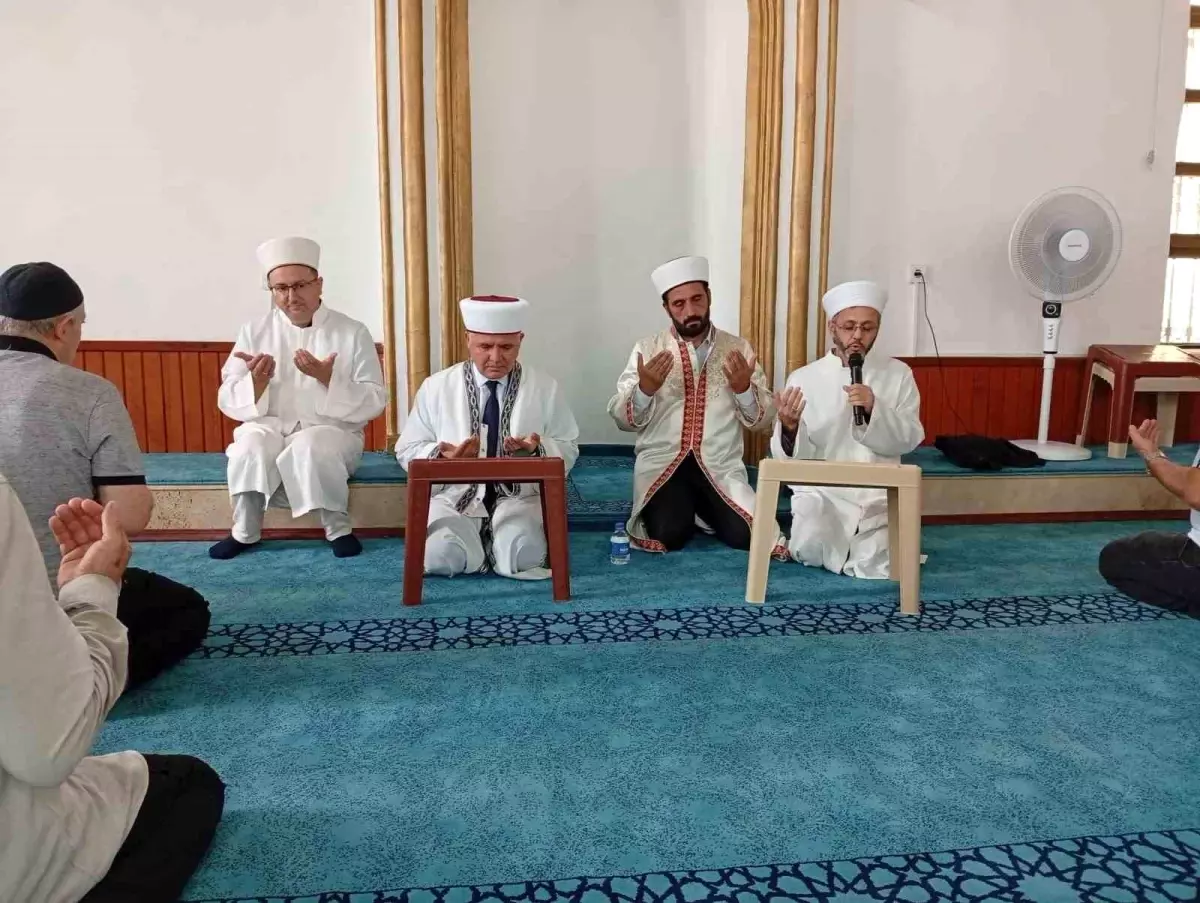koycegizde-din-gorevlileri-ve-gecmisler-icin-dua-programi-duzenlendi-sF3ea7Vr.jpg