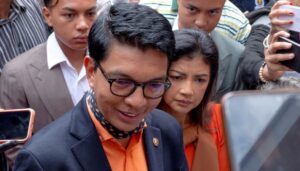 madagaskarda cumhurbaskani ulkeden kacti iddiasi ulusa seslenis konusmasi yapti kFxg6P5n.jpg