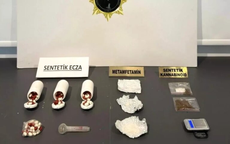 samsunda uyusturucu operasyonu 6 gozalti cok sayida ele gecirilen madde Rtr752iQ.jpg