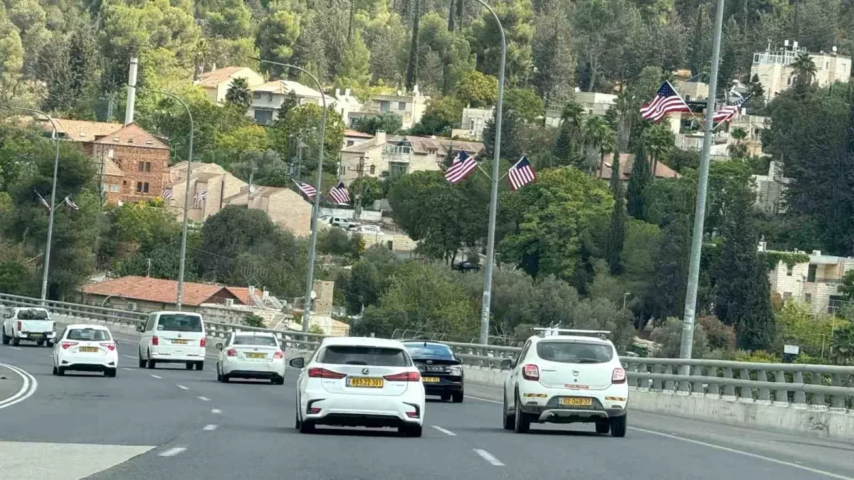 tel avivden kuduse ziyaretcileri abd bayraklari karsiliyor G1skIRKH.jpg