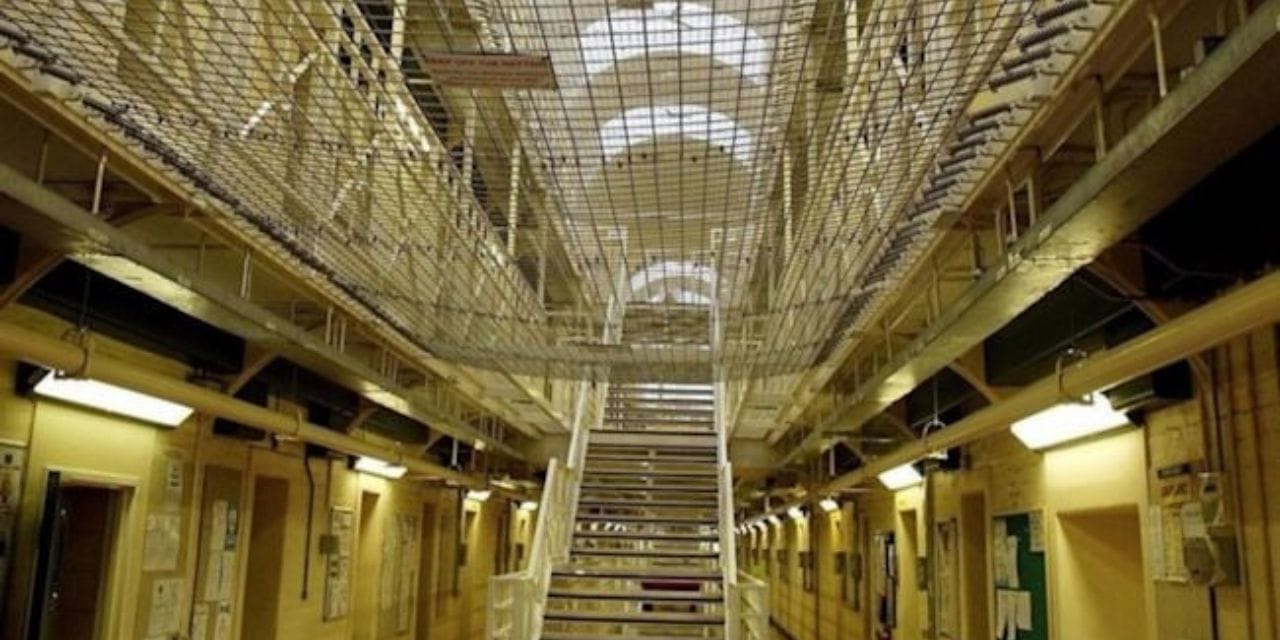 2 yasindaki uvey kizini vahsice oldurdu hapiste olduruldu basi ve bogazi kesildi 2NxB9fw1.jpg