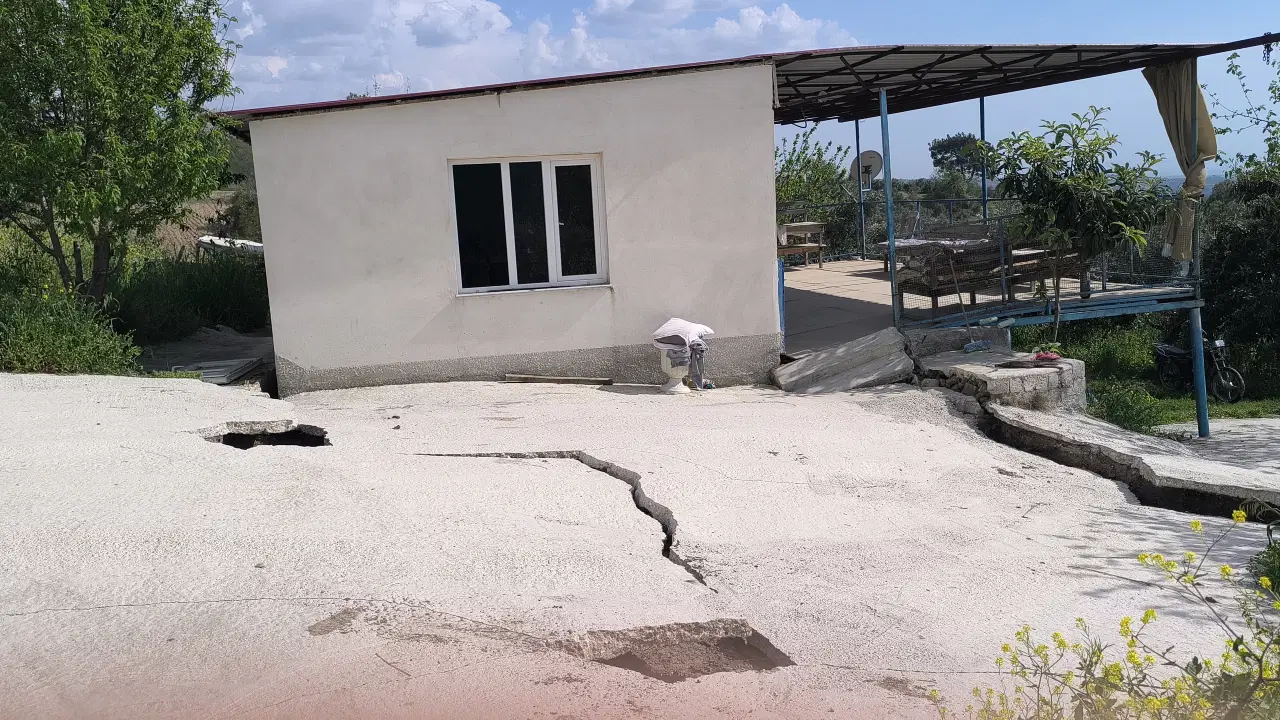 Heyelanla Yıkılan Evi İçin Yardım Bekleyen Osmaniyeli Kadın: “Emekli Aylığıyla Yetinemiyorum”