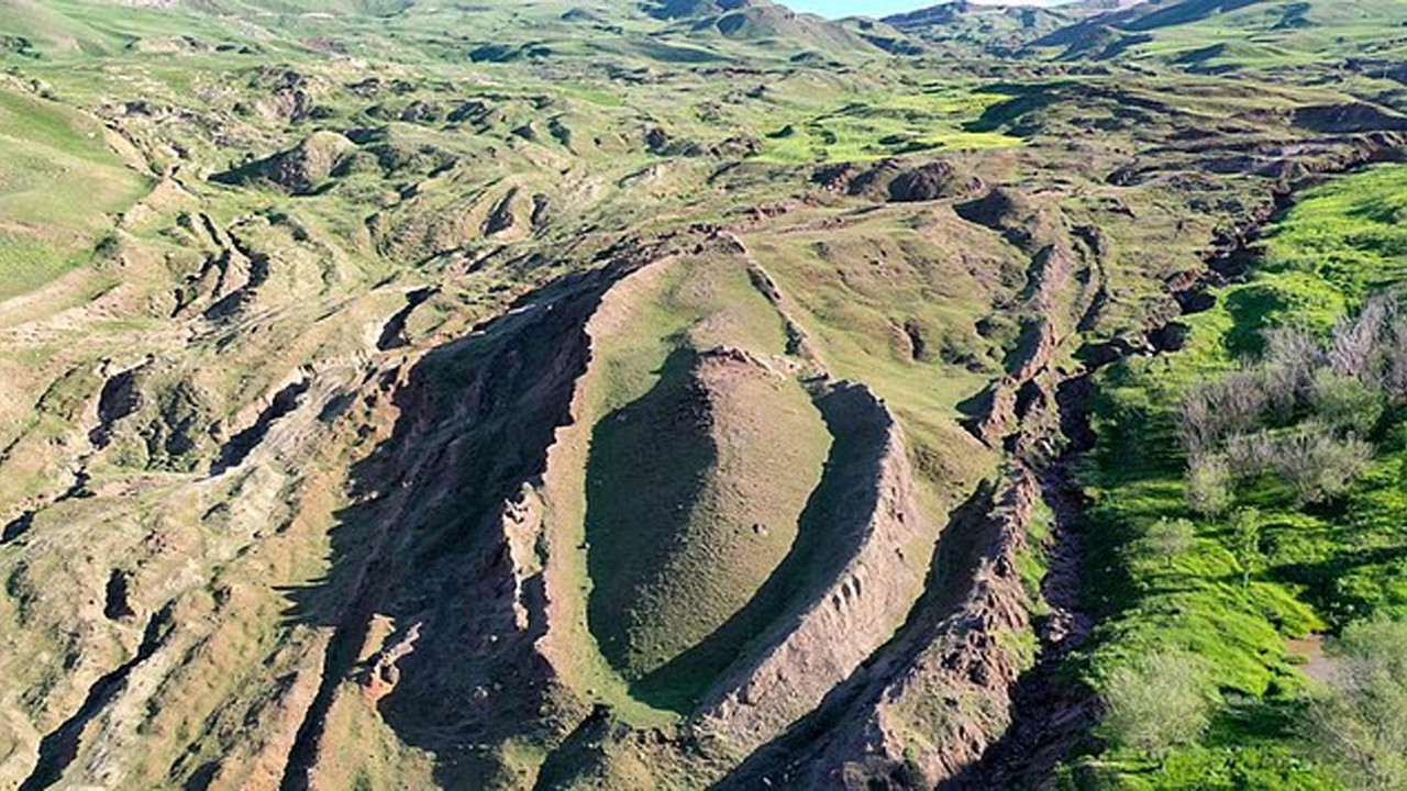Ağrı Dağı’ndaki Gizemli Yapılar: Nuh’un Gemisi ile Bağlantılı mı?