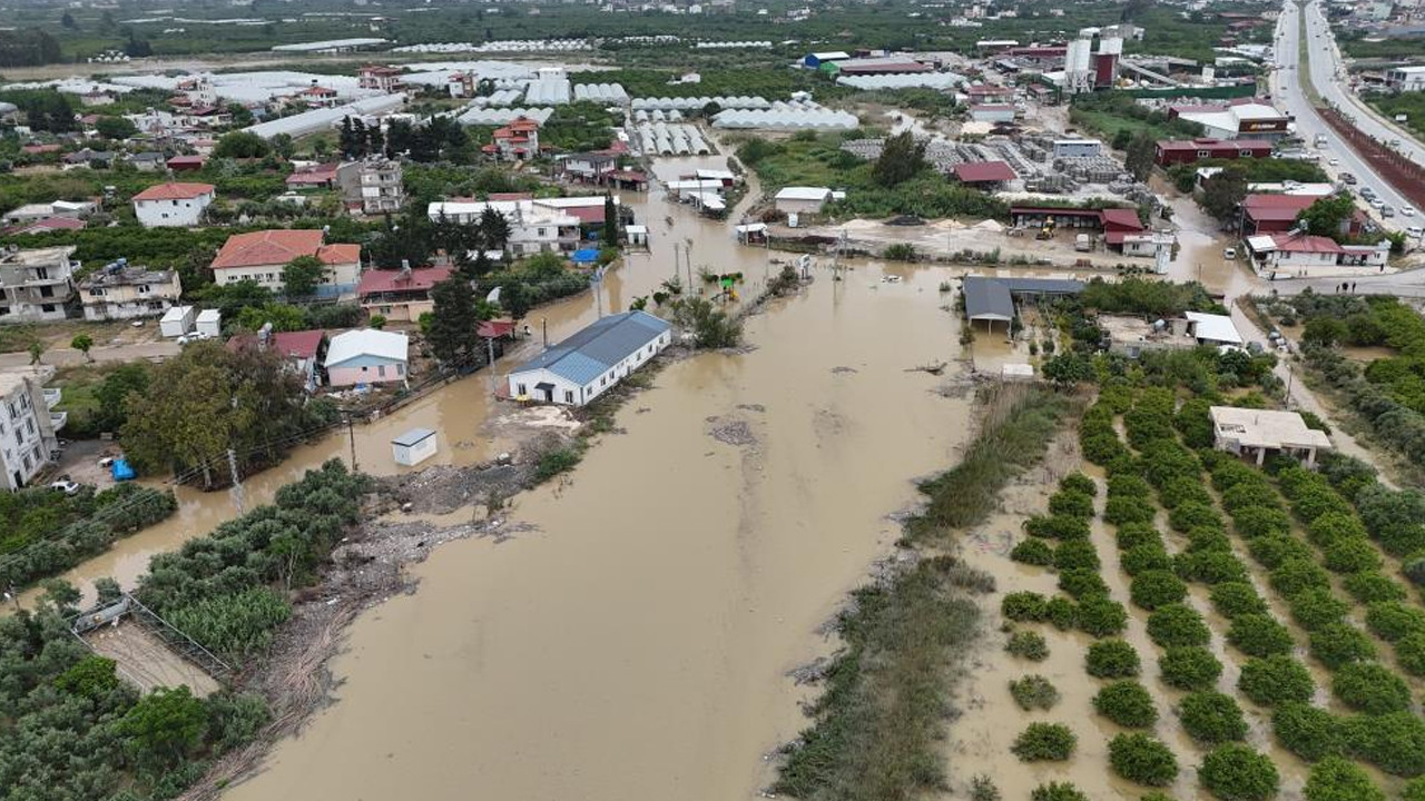 Hatay Samandağ’da Asi Nehri Taşarak Sel Felaketine Neden Oldu: 3 Mahalle Su Altında Kaldı, 1 Kişi Hayatını Kaybetti