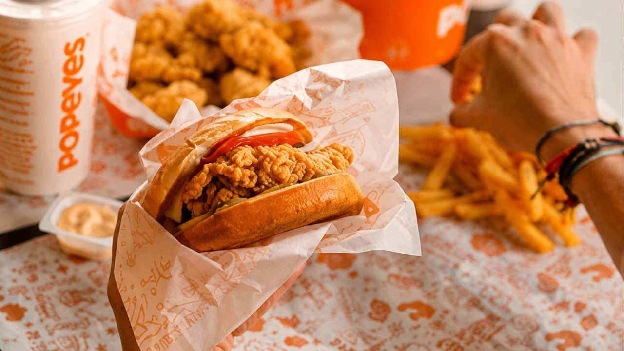 Popeyesta iflasin son perdesi son 23 restoran da el degistirdi Va1M5Gs7